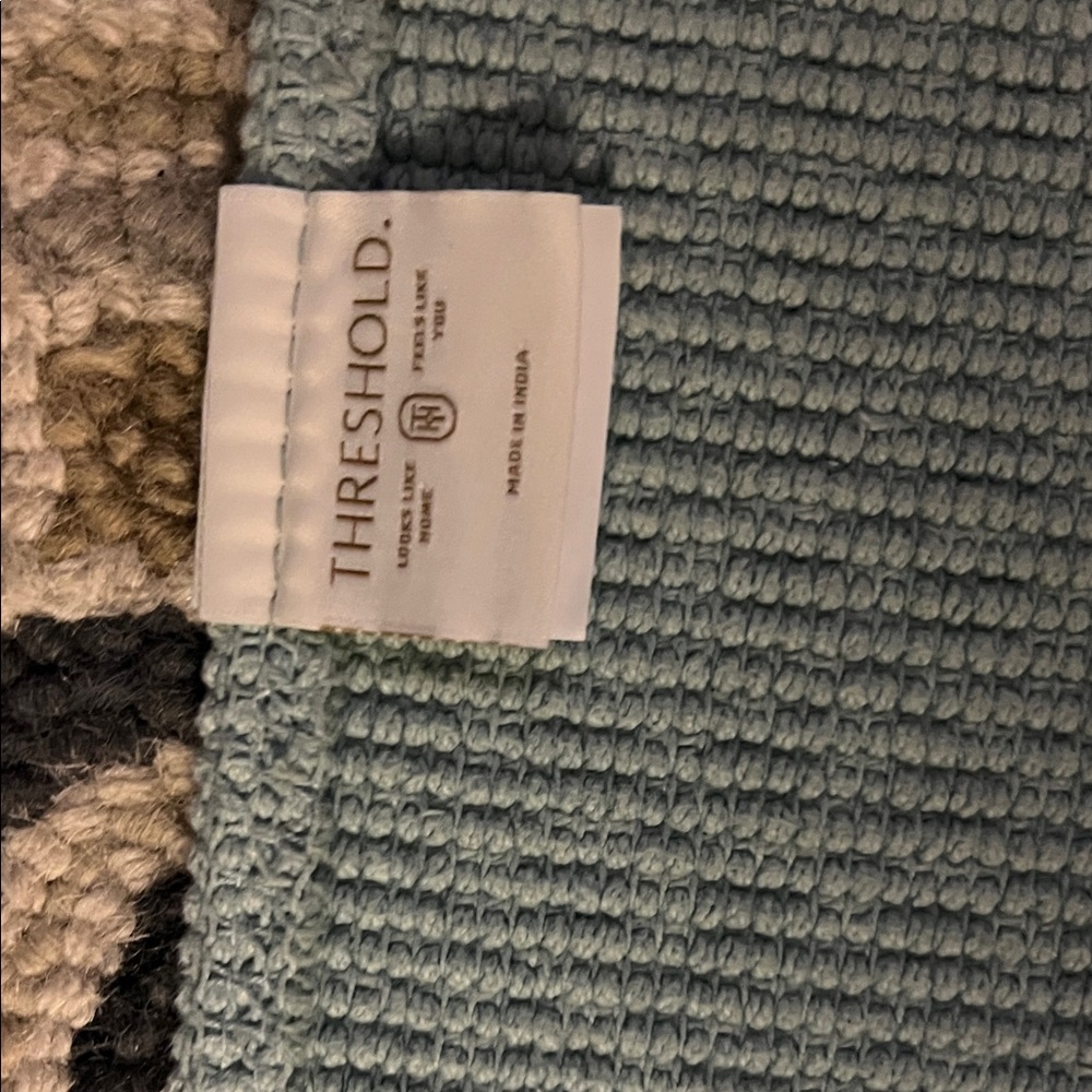 Threshold Aqua Bath Mat - Picture 6 of 6